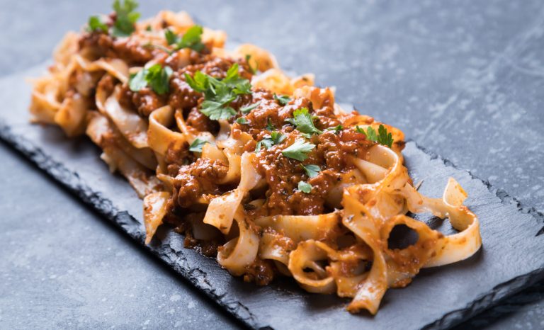 Ragu,Bolognese,,Italian,Ground,Beef,Sauce,With,Fettuccine,Or,Pappardelle