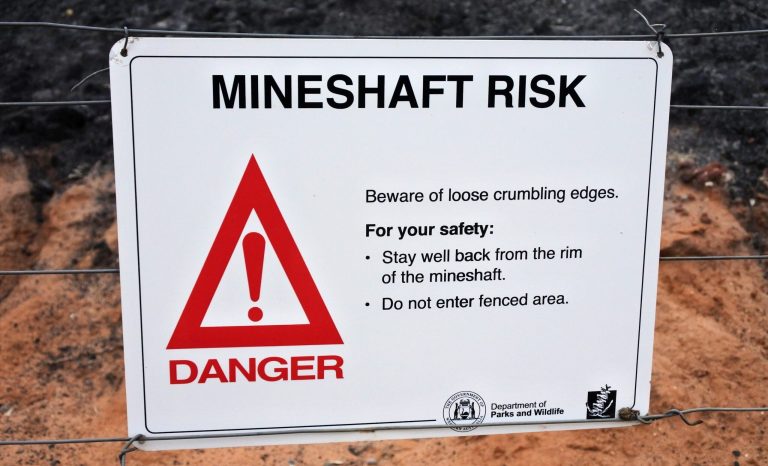 Mingenew,,Wa,-,Aug,29,2021:danger,Mine,Shaft,Risk,Sign.